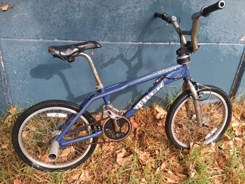 Bicicleta BMX Trek Subvert azul usada - 3