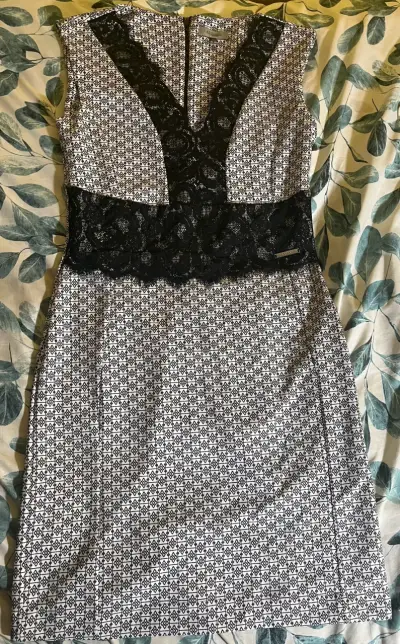 Vestido elegante con encaje negro Apology - miniatura 1