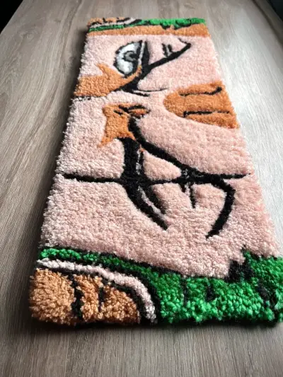 Alfombra tufting con diseño de personaje - miniatura 4