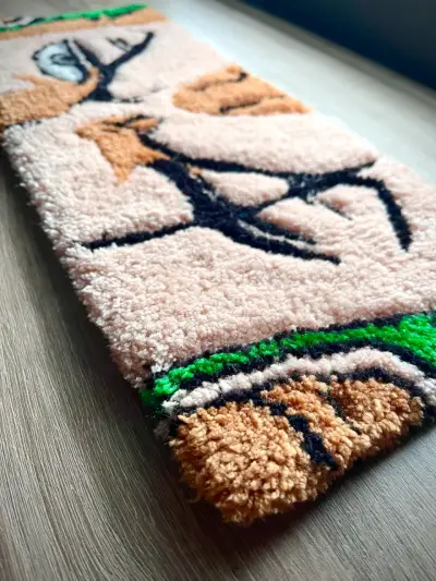 Alfombra tufting con diseño de personaje - miniatura 5