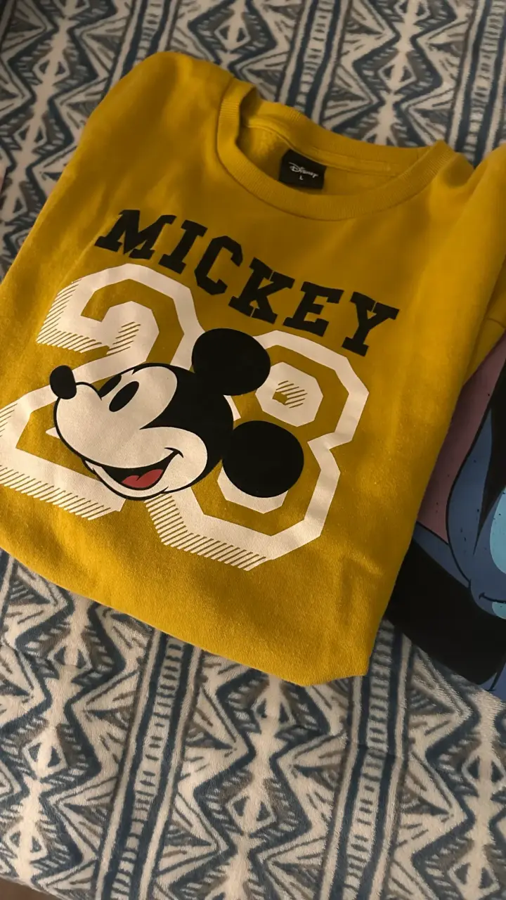 Polerón Disney Mickey amarillo