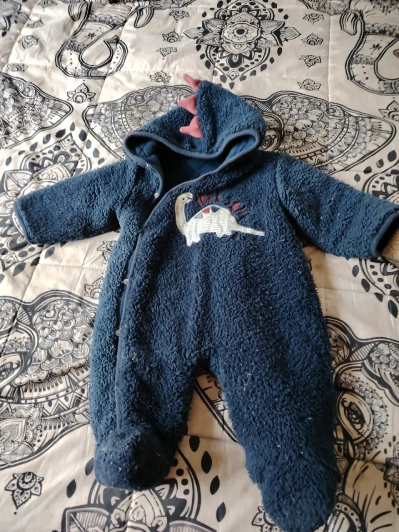 Enterito de bebé azul con dinosaurio - 1