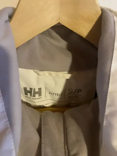 Chaqueta Helly Hansen blanca impermeable - miniatura 2