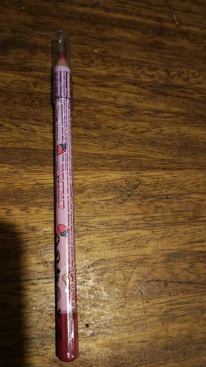 Delineador de labios color rosa