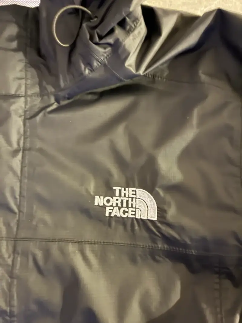 Chaqueta impermeable The North Face negra - 2
