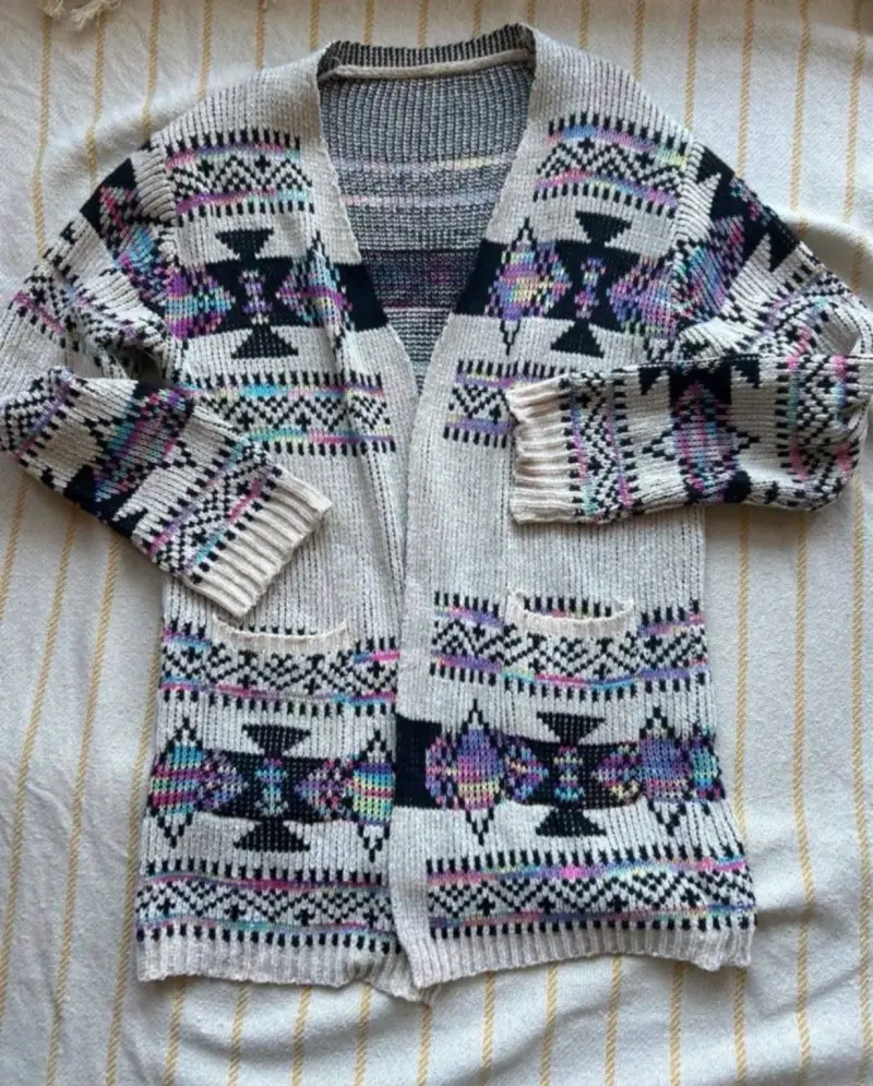Cardigan de lana con diseño étnico - 1