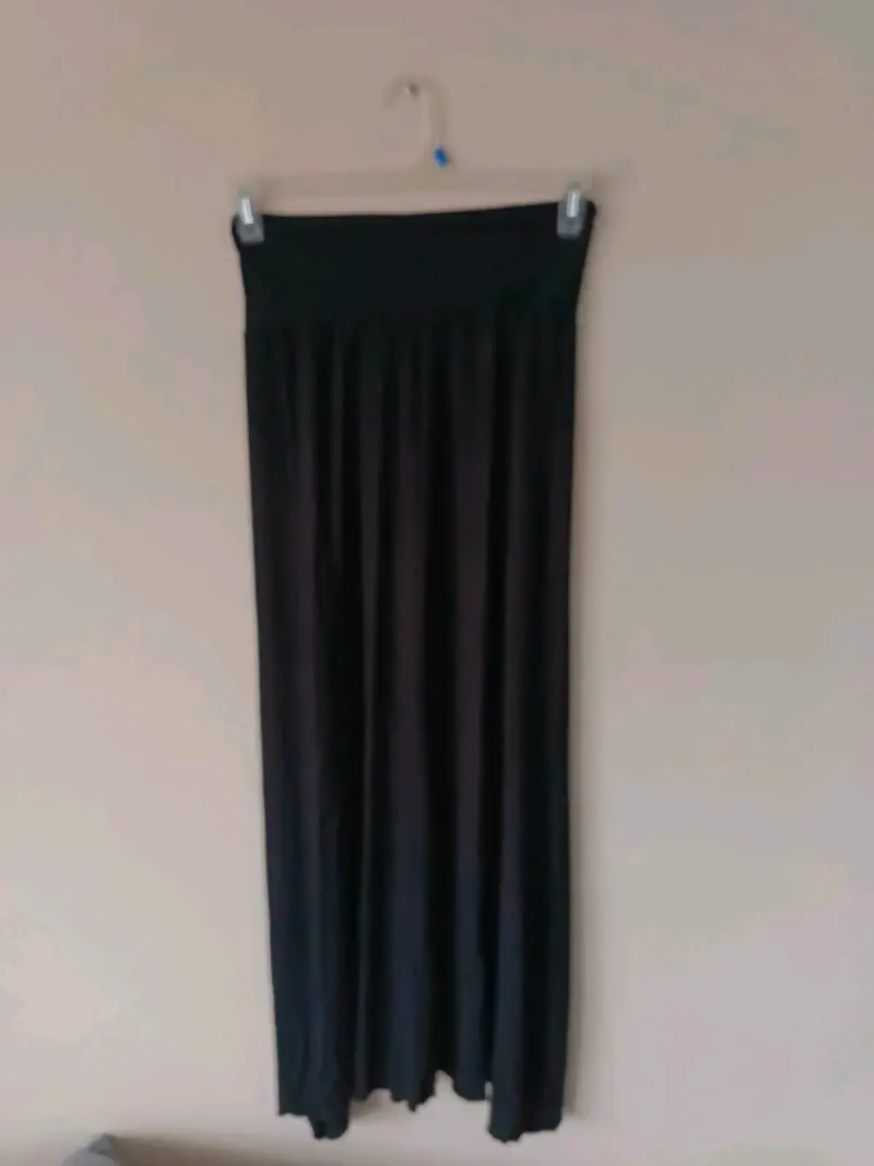 Falda larga negra elegante
