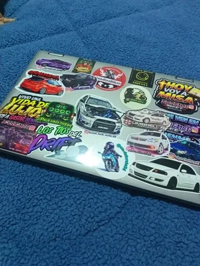 Laptop HP con parlantes y mouse Logitech - miniatura 3