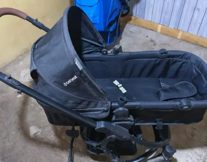 Coche de bebé Bebesit negro en buen estado - 1