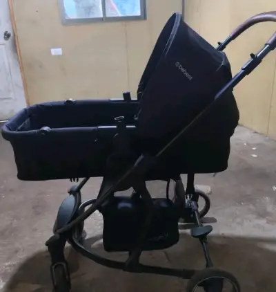 Coche de bebé Bebesit negro en buen estado - miniatura 2