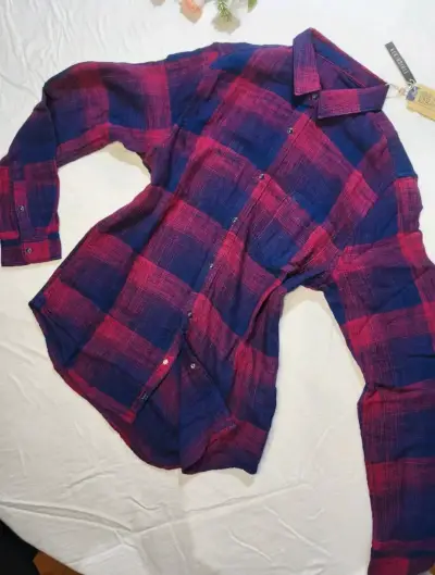 Camisa a cuadros roja y azul unisex. - miniatura 1