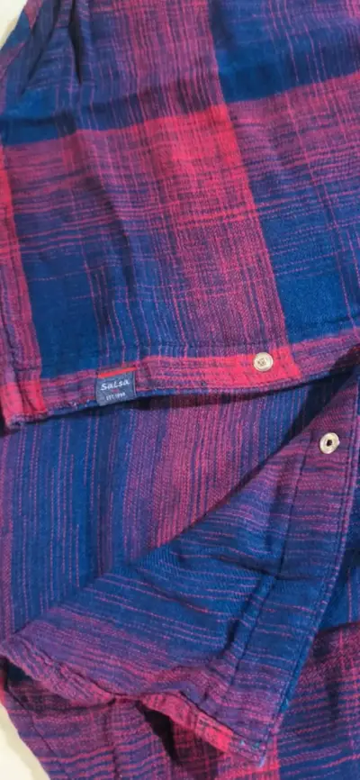 Camisa a cuadros roja y azul unisex. - miniatura 3
