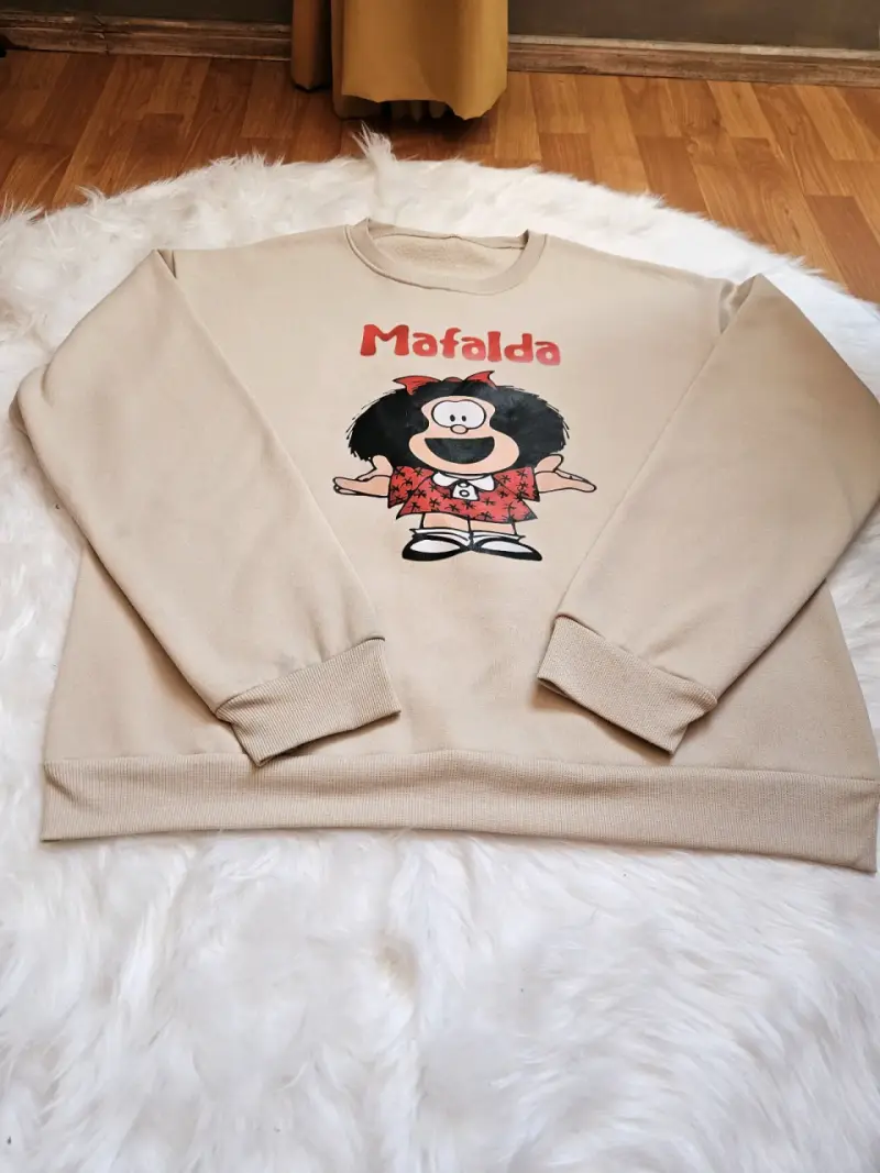 Polerón beige con diseño de Mafalda - 1