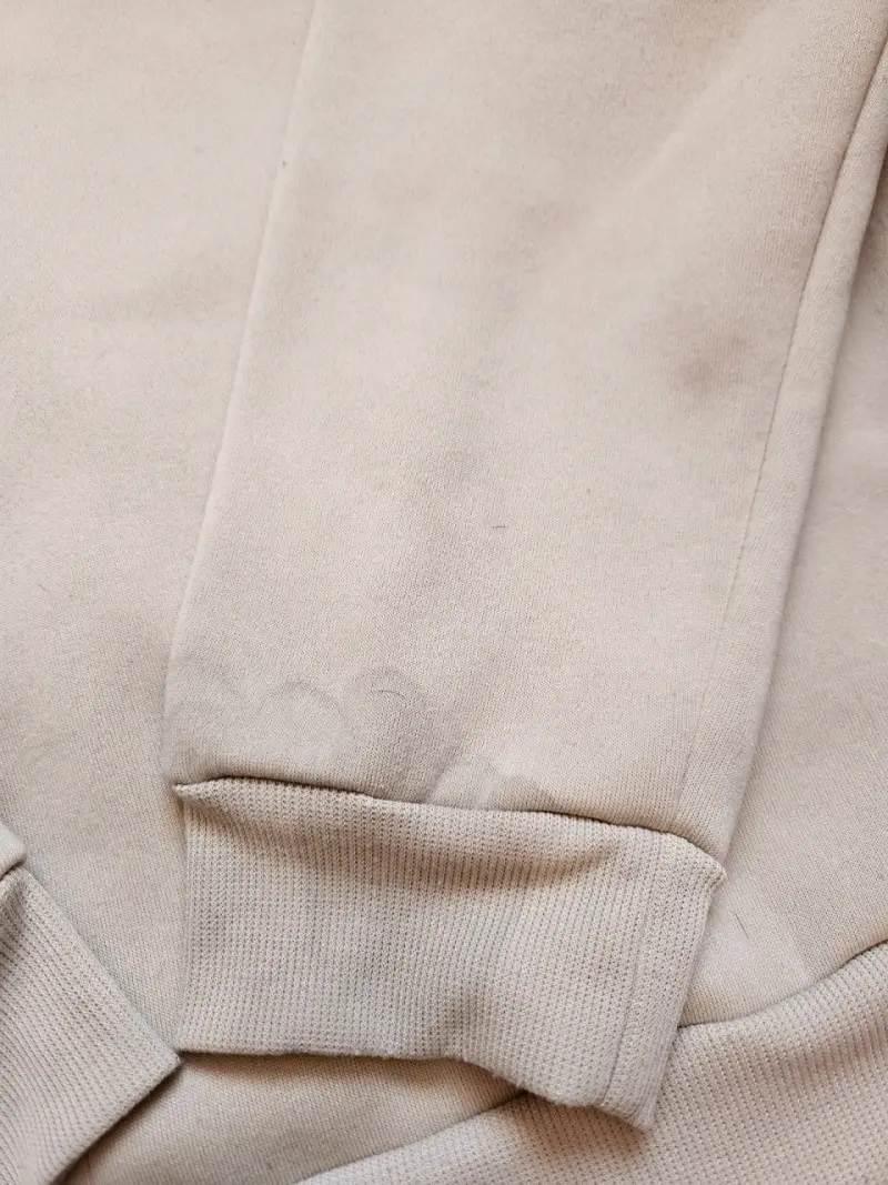 Polerón beige con diseño de Mafalda - 5