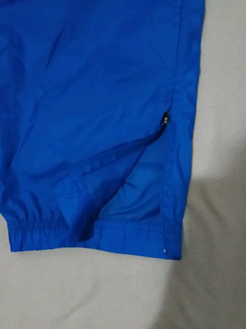 Pantalón cortavientos azul - 3