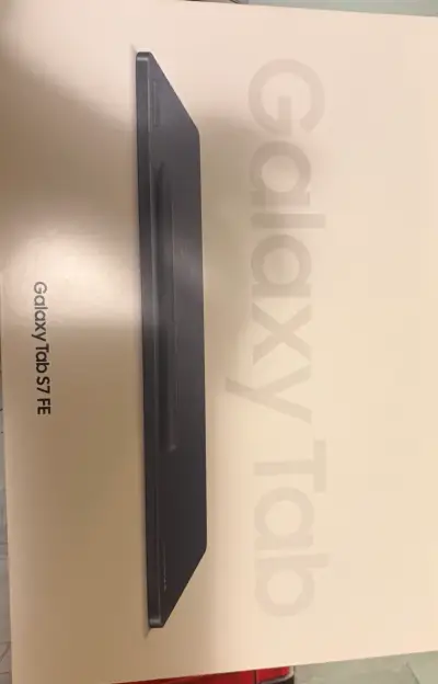 Samsung Galaxy Tab S7 FE nueva en caja - miniatura 1