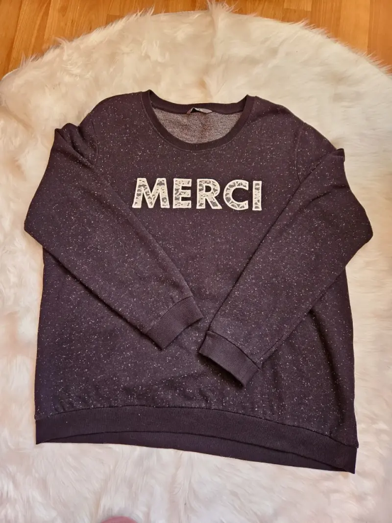 Polerón negro con diseño 'Merci' - 1