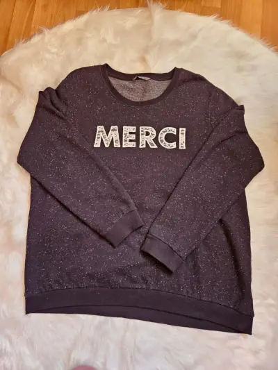Polerón negro con diseño 'Merci' - miniatura 1
