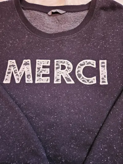 Polerón negro con diseño 'Merci' - miniatura 2
