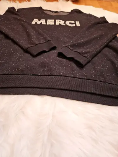 Polerón negro con diseño 'Merci' - miniatura 3