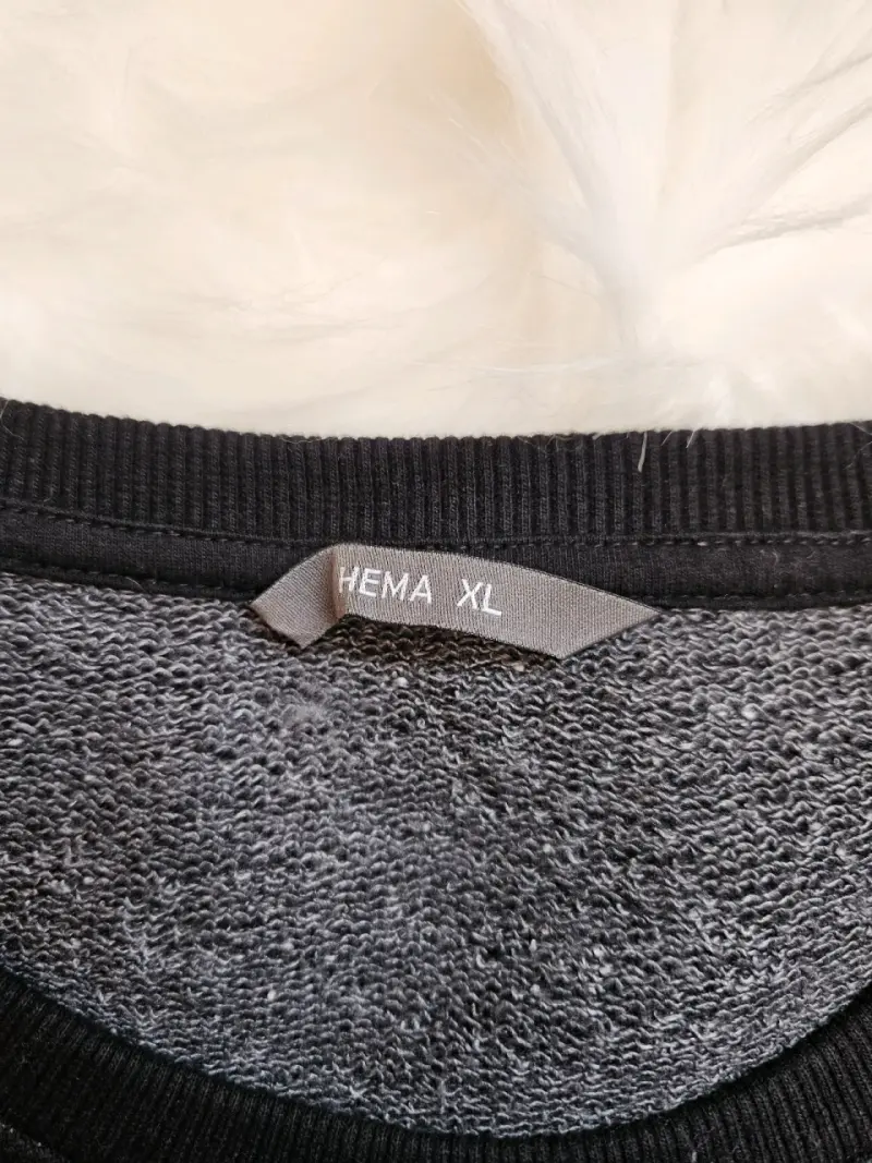 Polerón negro con diseño 'Merci' - 5