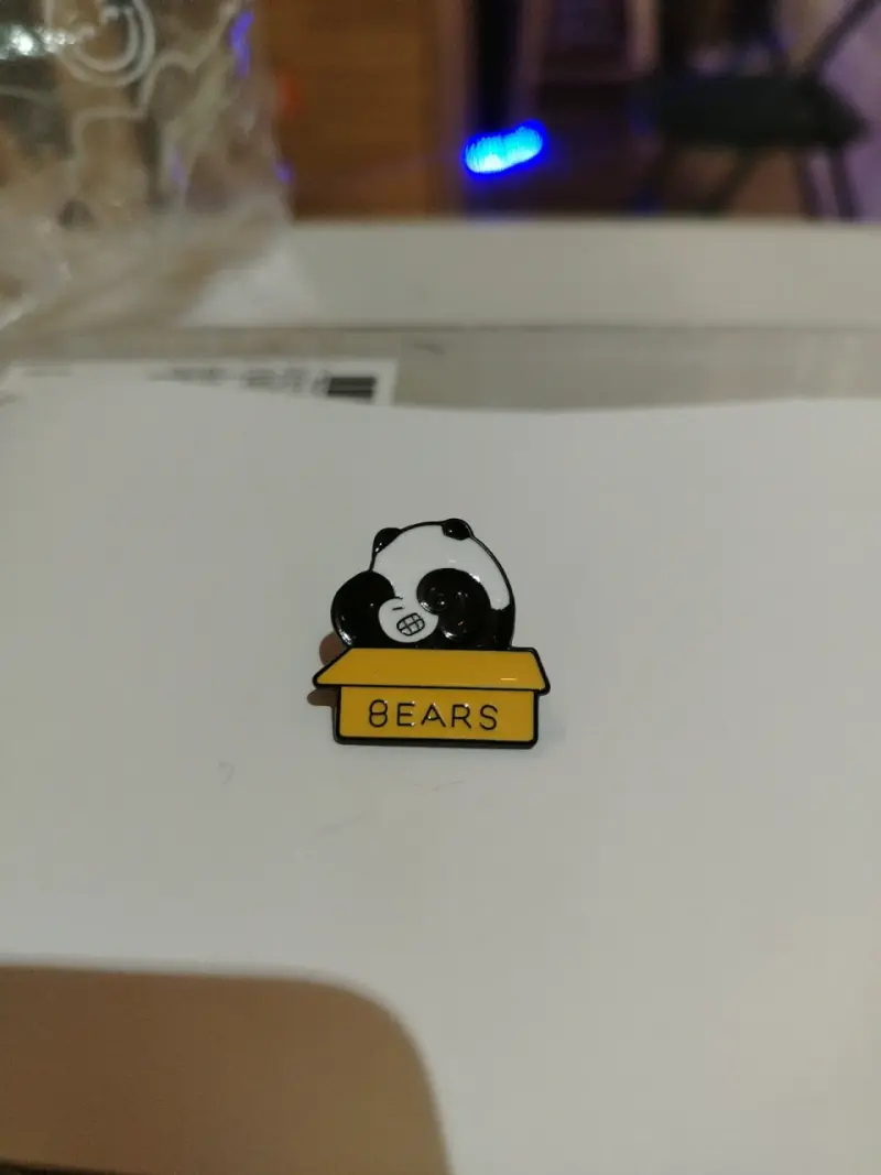 Pin de panda en caja "Bears"
