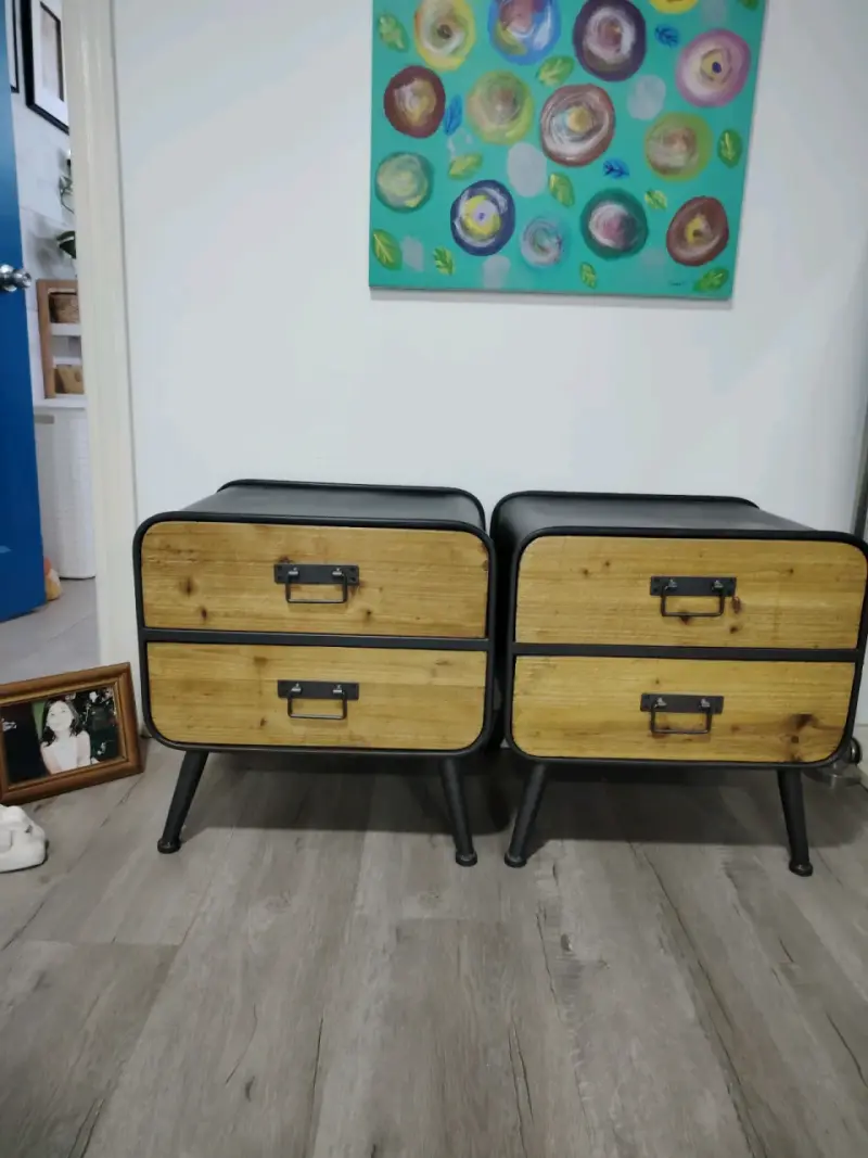 Mesas de noche de madera y metal - 2