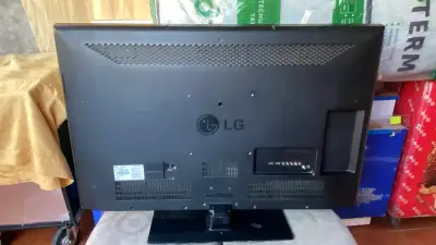 Televisor LG 42CS560 de 42 pulgadas - miniatura 3