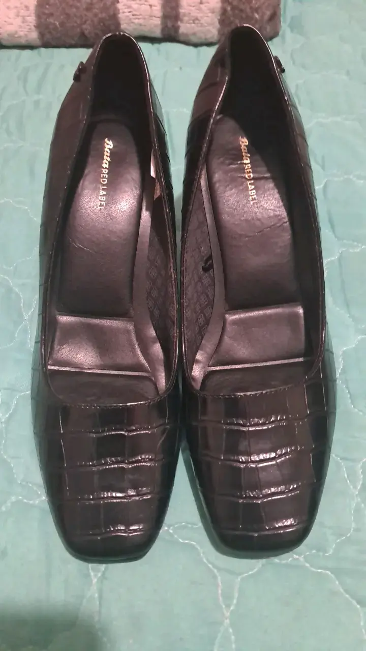 Zapatos de tacón negros estilo cocodrilo - 1