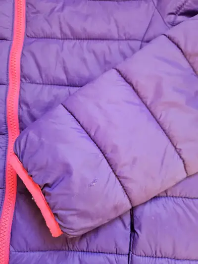 Chaqueta acolchada morada para niña - miniatura 4