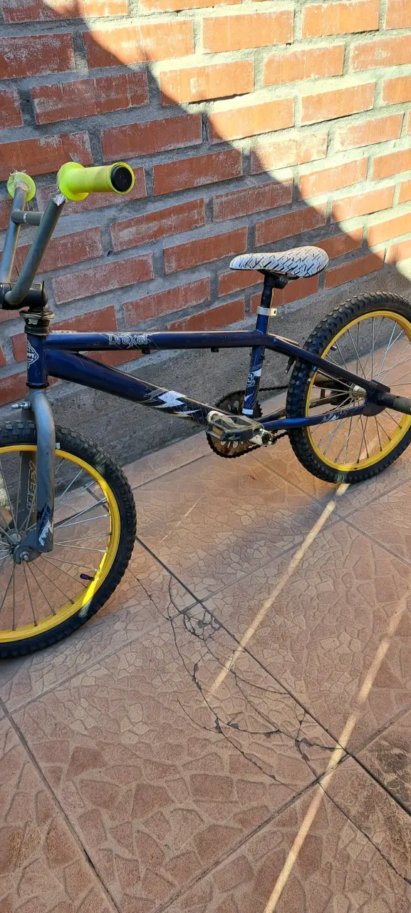 Bicicleta BMX con manubrio alto - 3