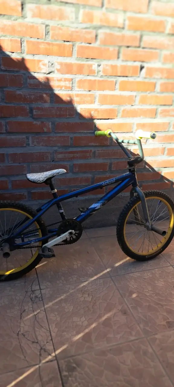 Bicicleta BMX con manubrio alto - 5