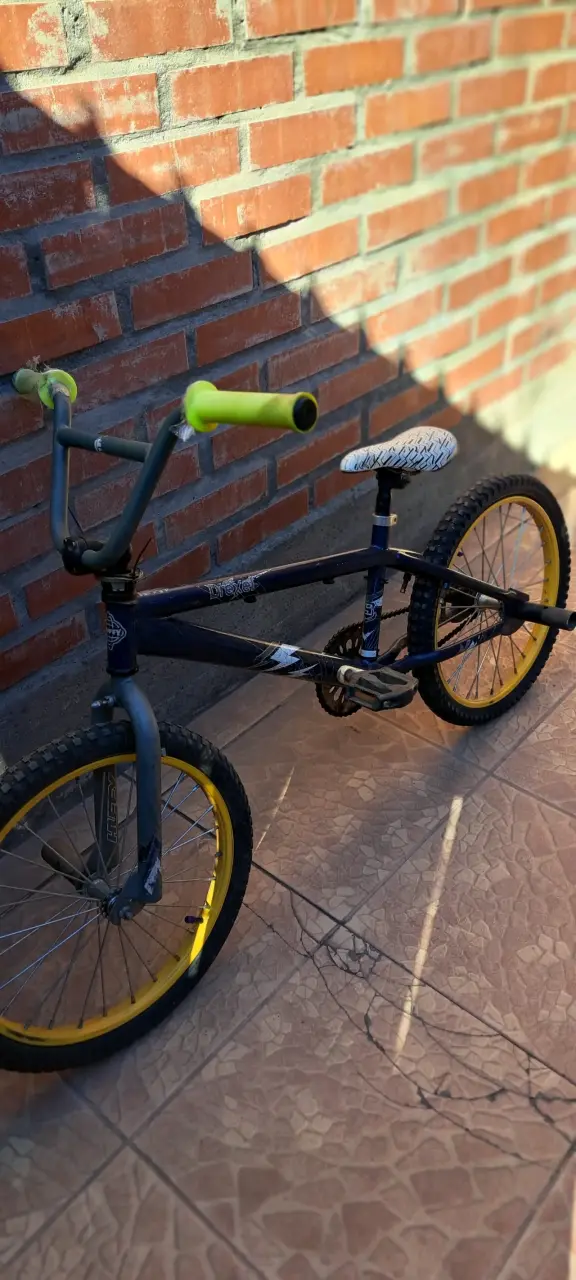 Bicicleta BMX con manubrio alto - 6