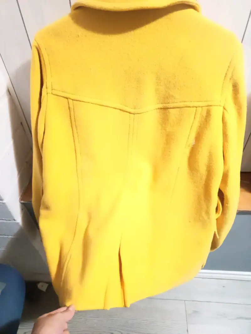 Abrigo amarillo estilo militar para mujer - 6