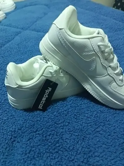 Zapatillas blancas Apostol estilo casual - miniatura 1