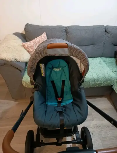 Coche para bebé poco uso - miniatura 4