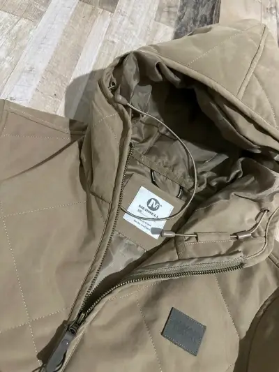 Parka acolchada beige con capucha - miniatura 3