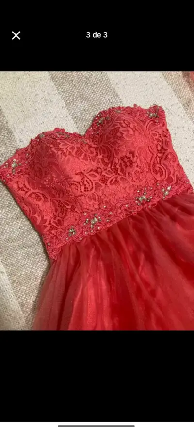 Vestido de fiesta rojo con encaje - miniatura 2