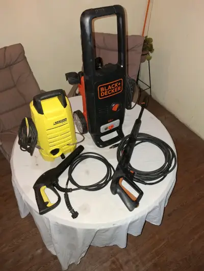 2 Hidrolavadoras (Kärcher y Black+Decker) - miniatura 1