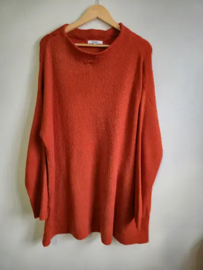 Suéter rojo de lana para mujer - miniatura 3