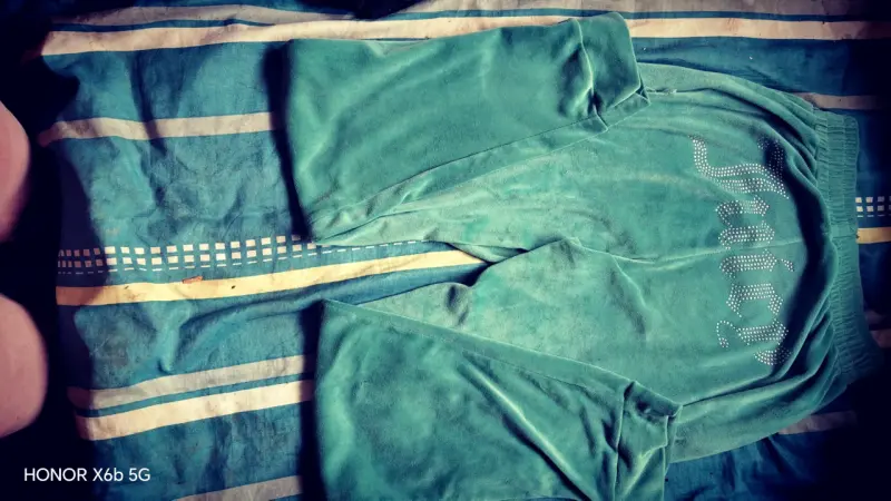 Polerón Juicy Couture verde con capucha - 2