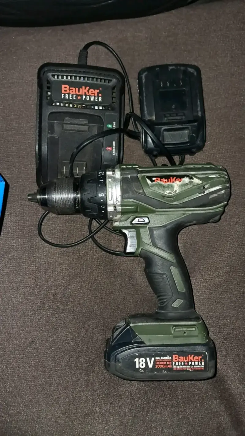 Taladro inalámbrico Bauker 18V con cargador