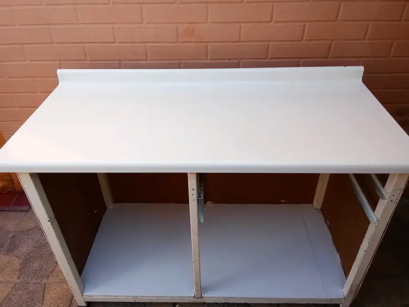 Mueble de cocina con cubierta blanca - 3
