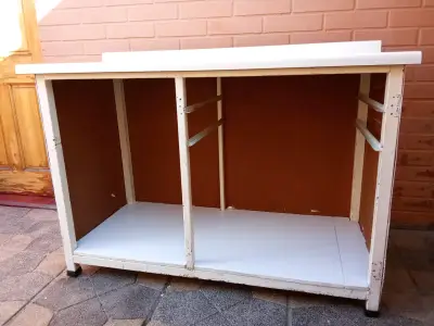 Mueble de cocina con cubierta blanca - miniatura 6
