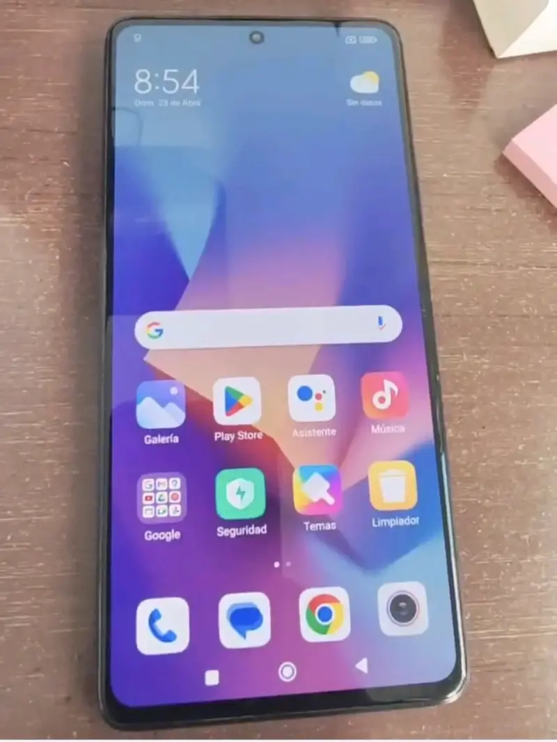 Smartphone Xiaomi con pantalla grande - 1