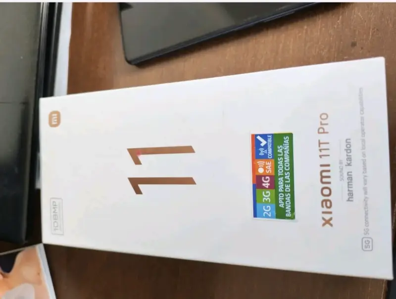 Smartphone Xiaomi con pantalla grande - 2