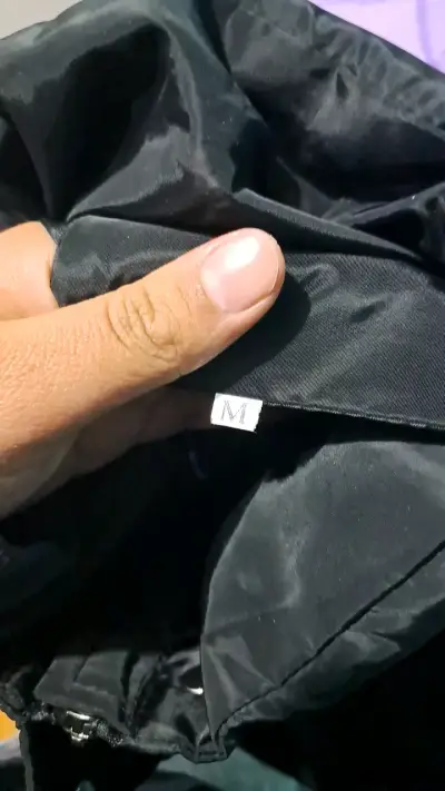 Chaqueta acolchada negra para mujer - miniatura 3