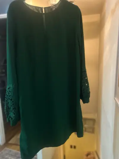 Vestido verde con mangas bordadas talla 44 - miniatura 1