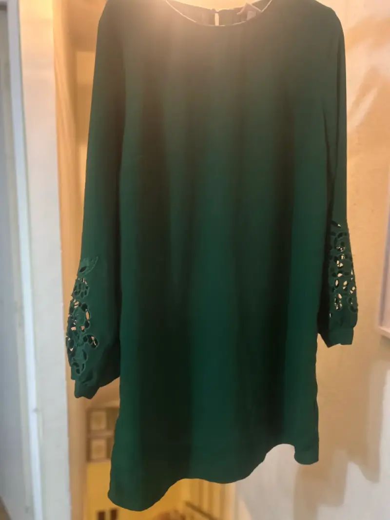 Vestido verde con mangas bordadas talla 44 - 2
