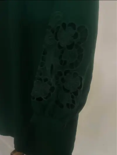Vestido verde con mangas bordadas talla 44 - miniatura 3